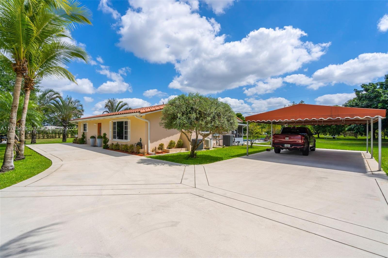 1.08 ACRE farmhouse - Residential