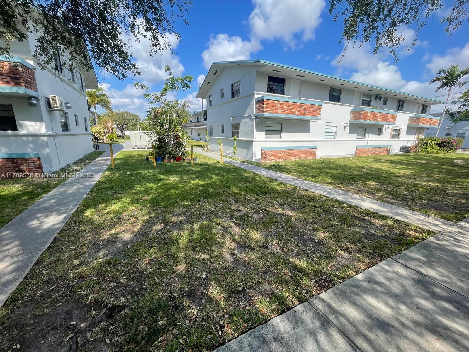 Rental Property at 4444 Sw 67th Ave 7, Miami, Broward County, Florida - Bedrooms: 1 
Bathrooms: 1  - $1,700 MO.