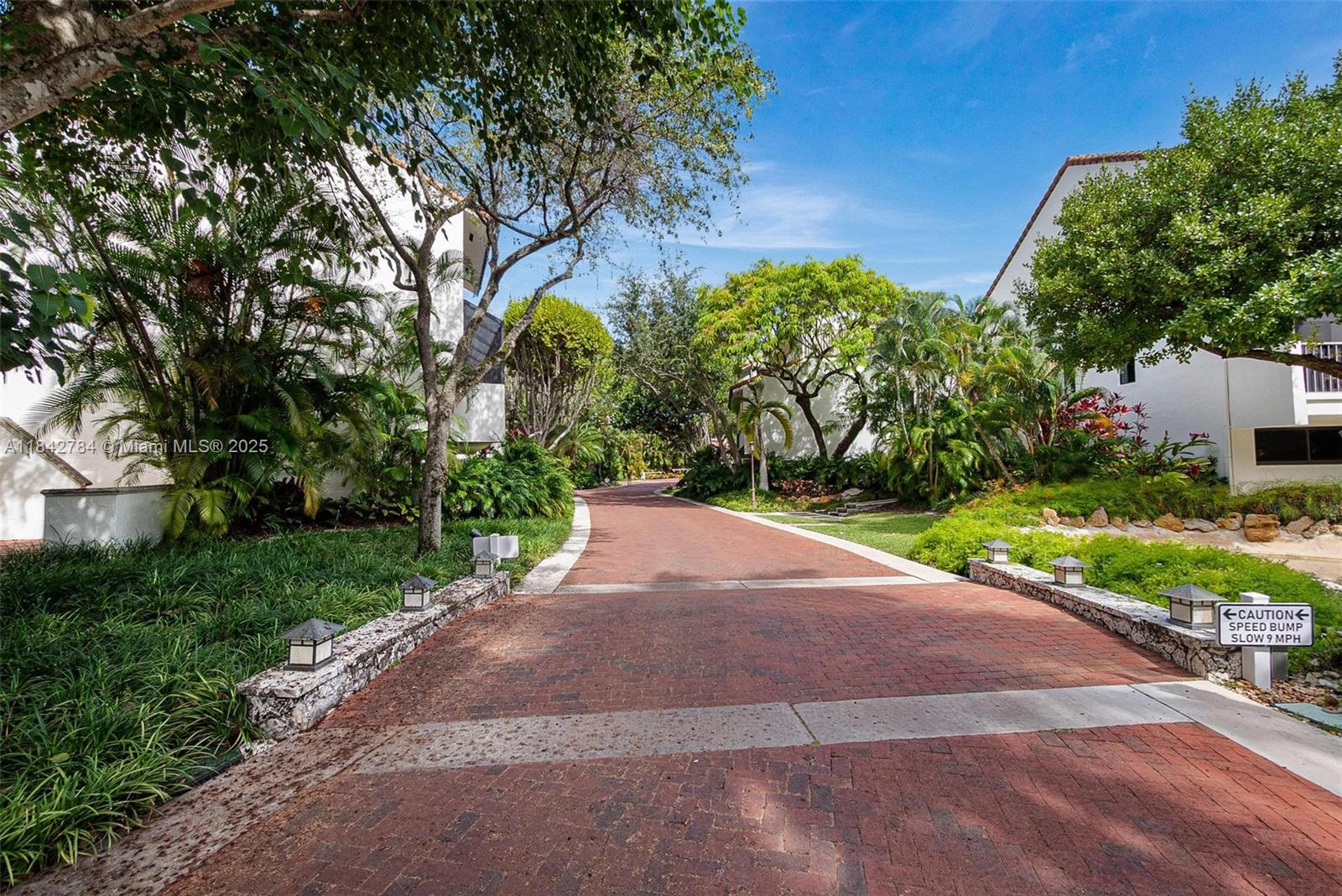 2000 S Bayshore Dr 69