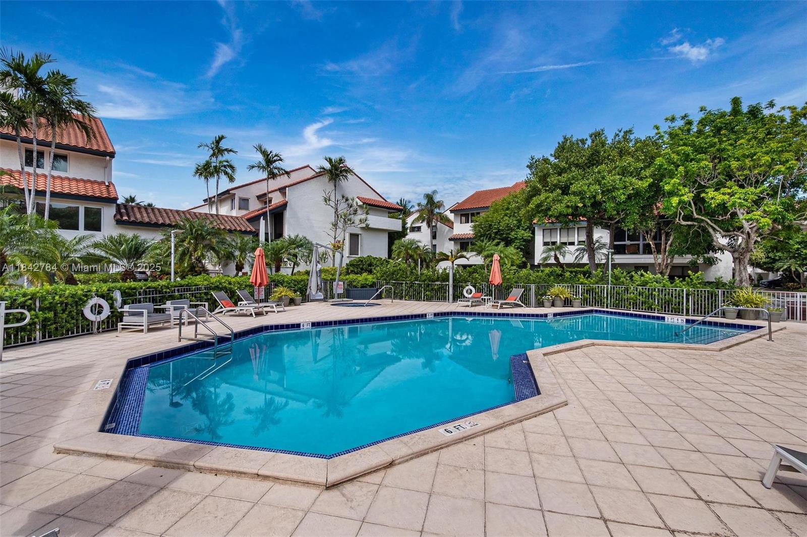 2000 S Bayshore Dr 69