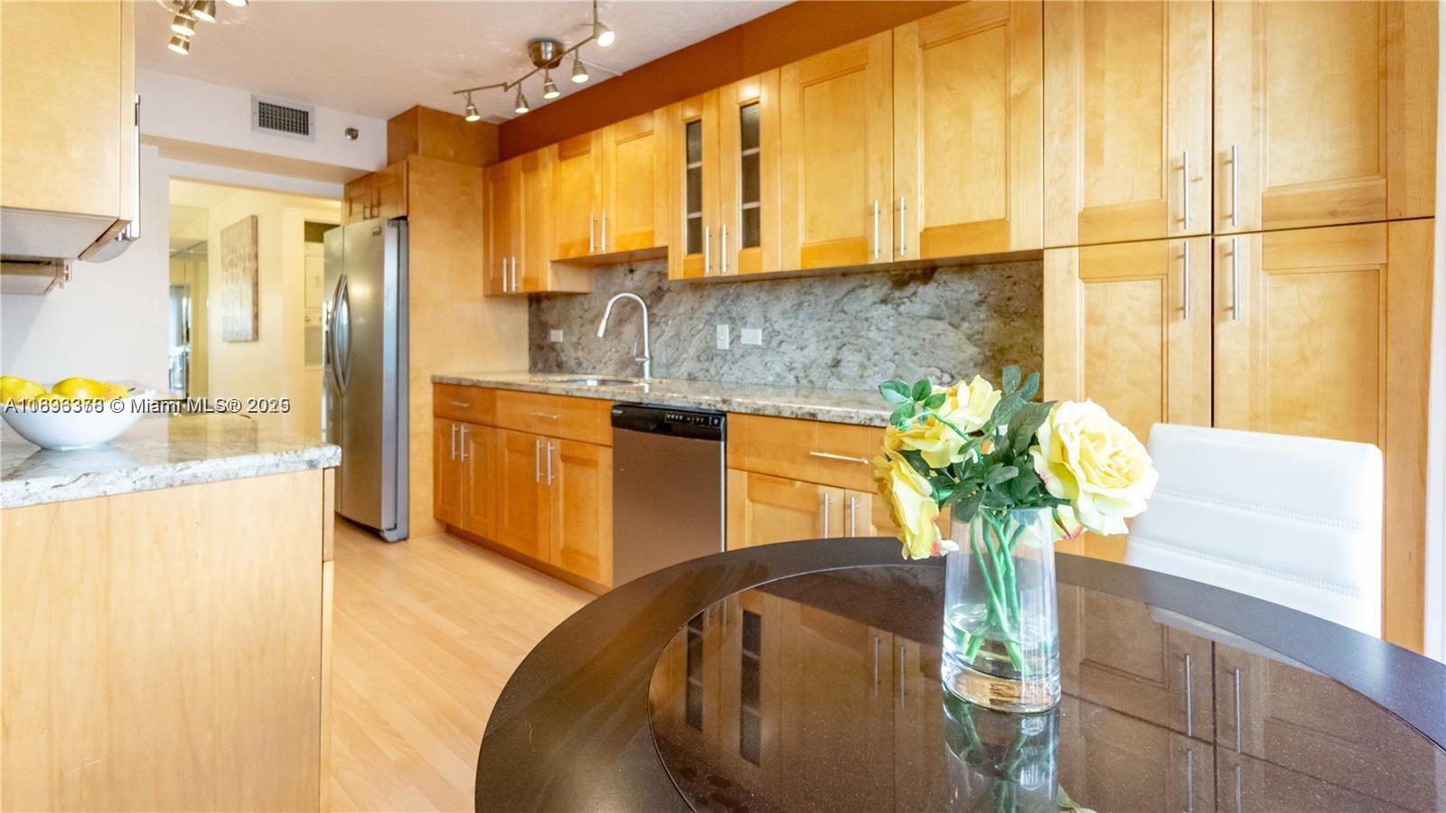 SUMMIT CONDO - Residential