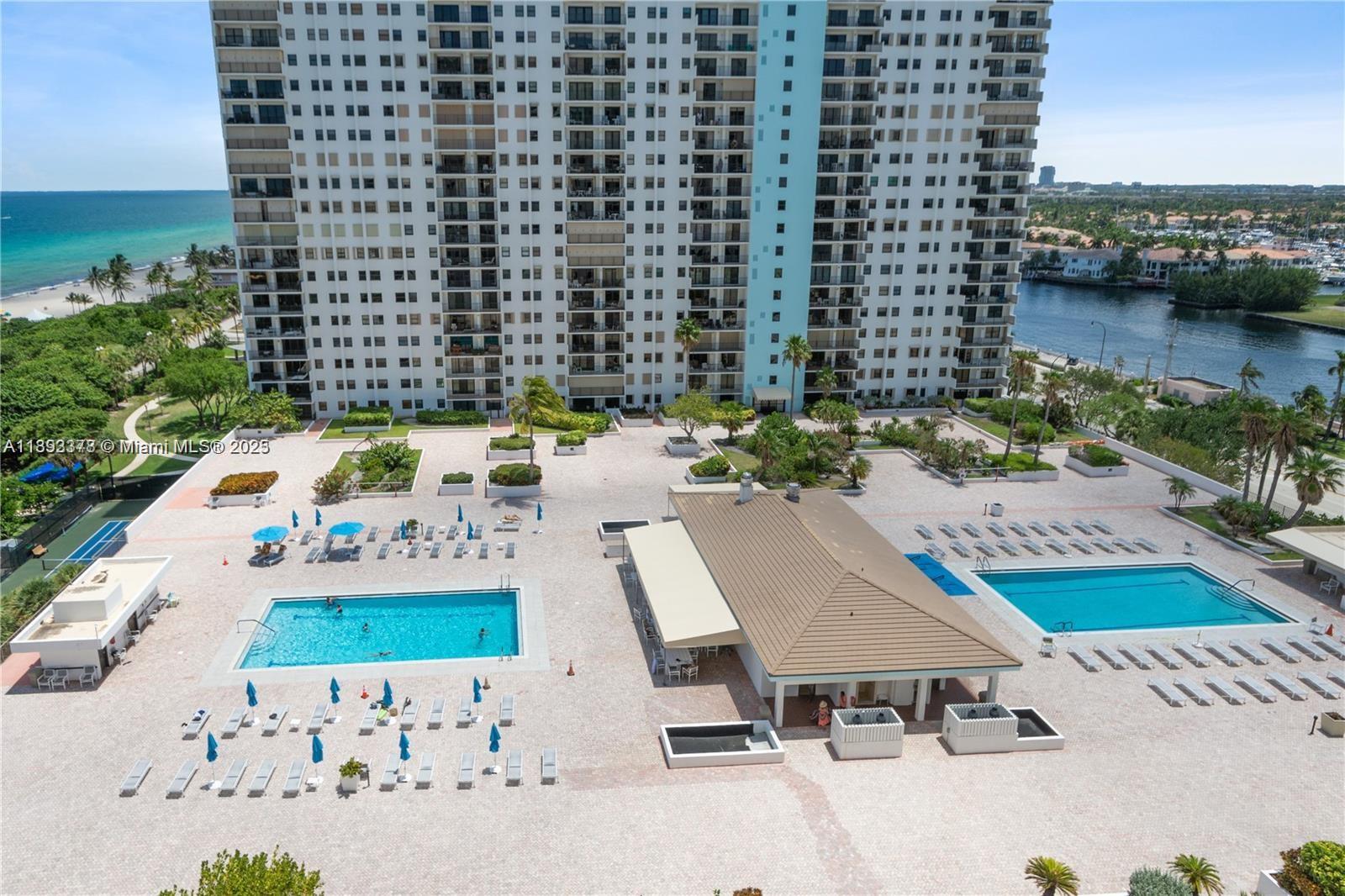 SUMMIT CONDO - Residential