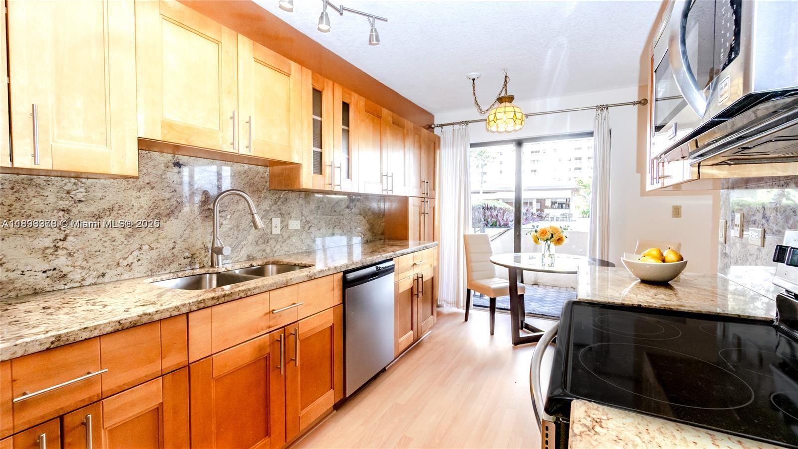 SUMMIT CONDO - Residential