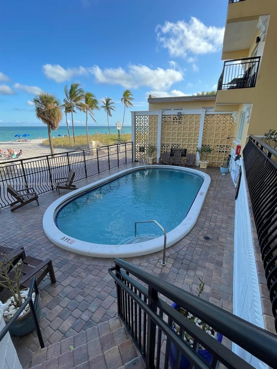 LA PLAYA CONDOMINIUMS - Residential Lease