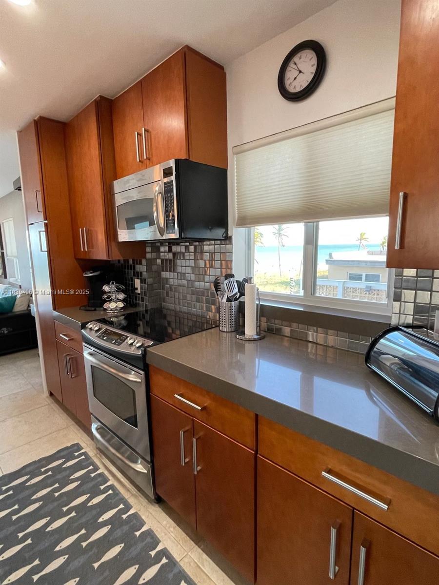 LA PLAYA CONDOMINIUMS - Residential Lease