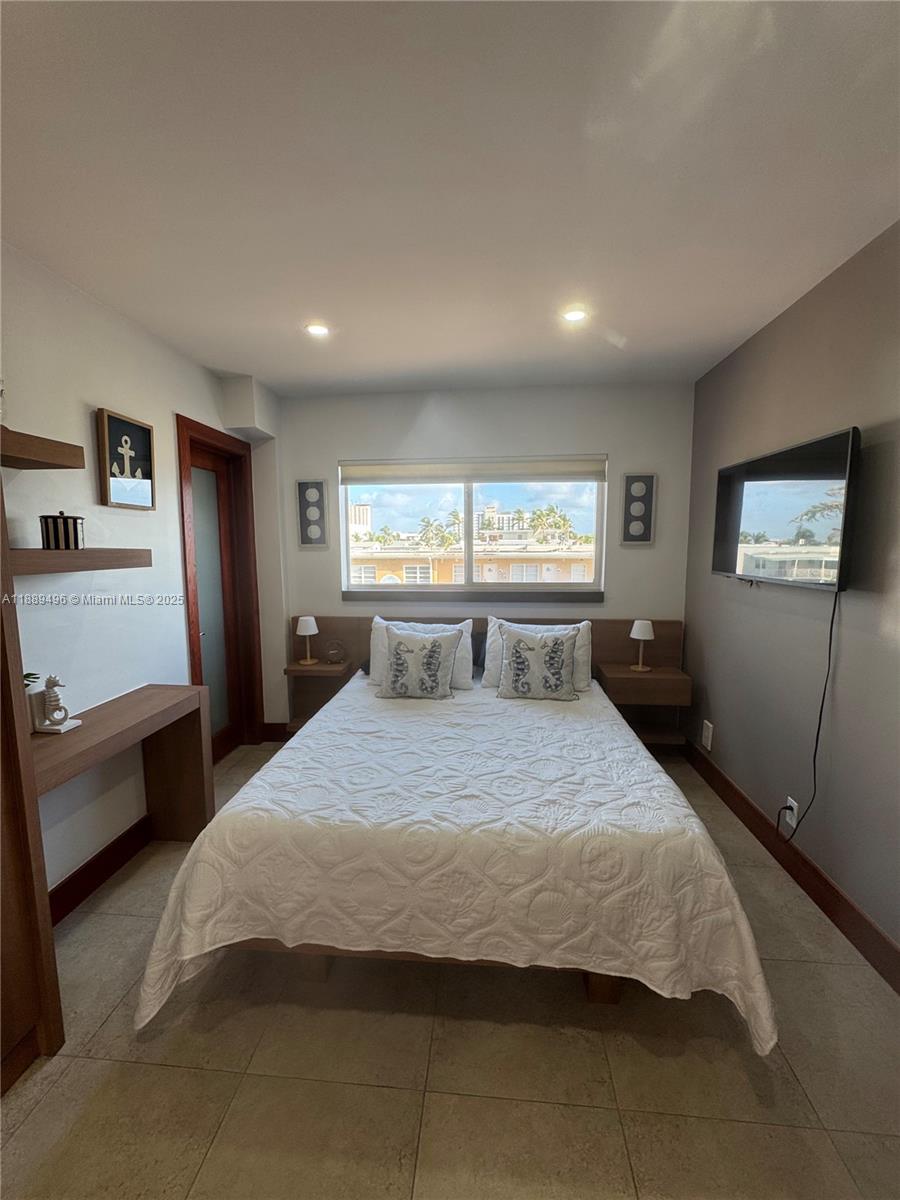 LA PLAYA CONDOMINIUMS - Residential Lease