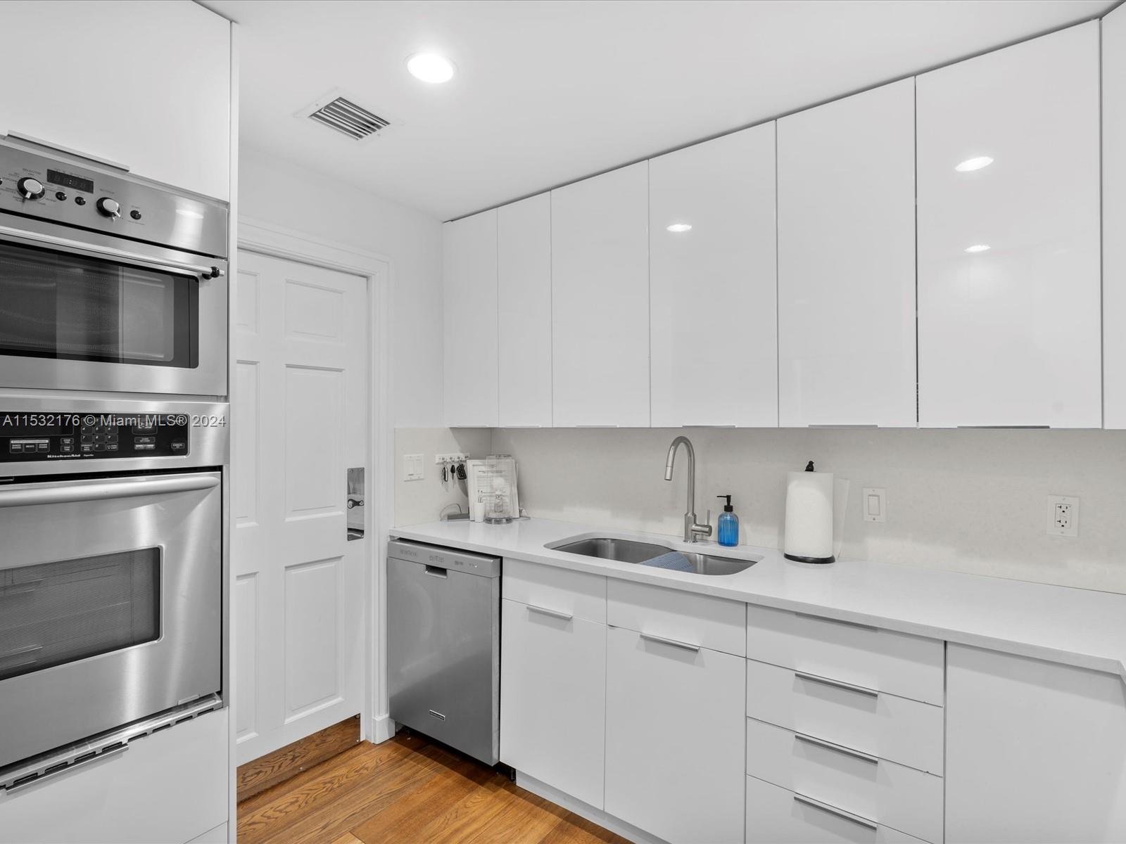 SEASIDE CONDO - Residential