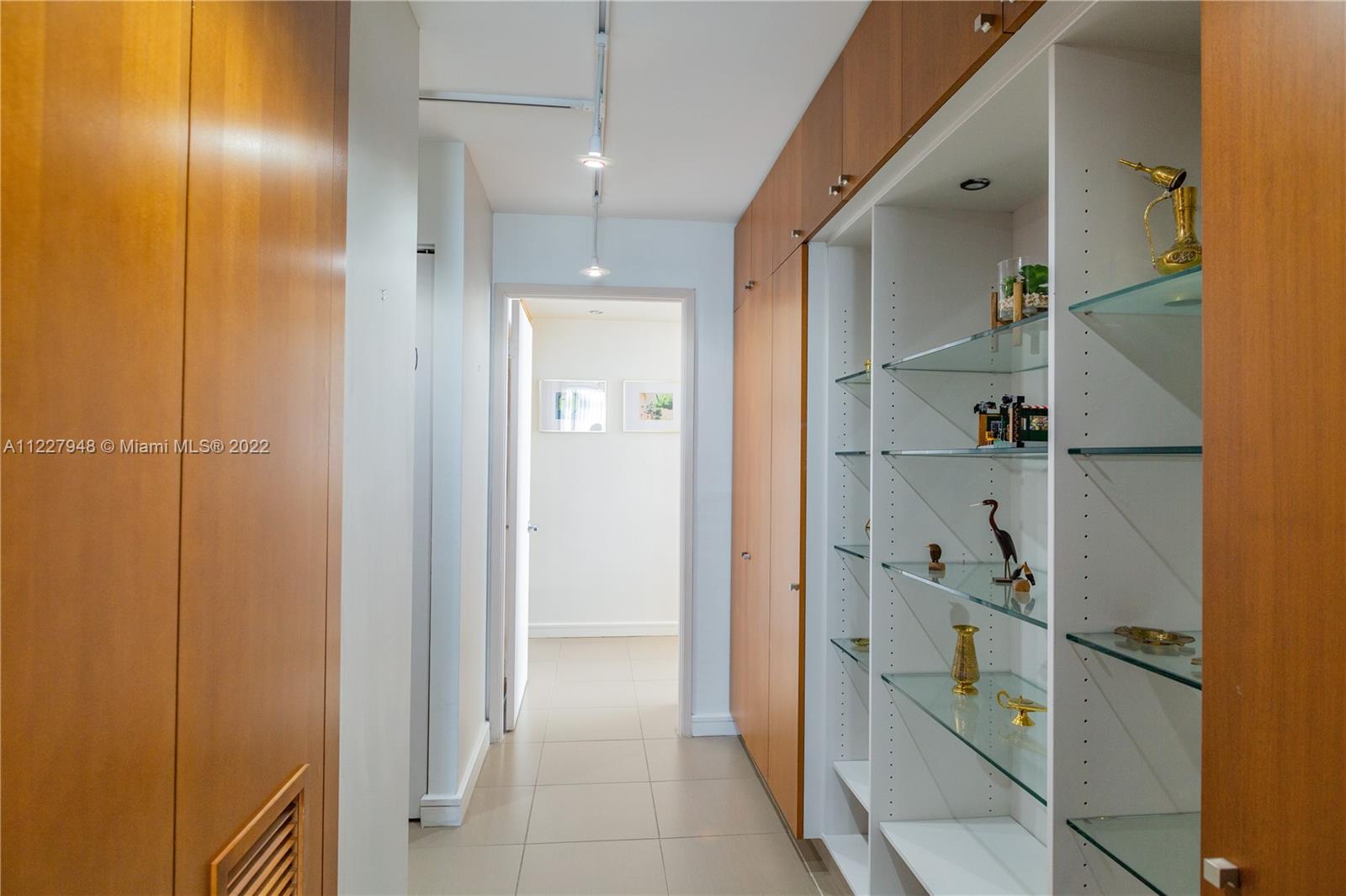 CHARTER CLUB CONDO - Residential Lease