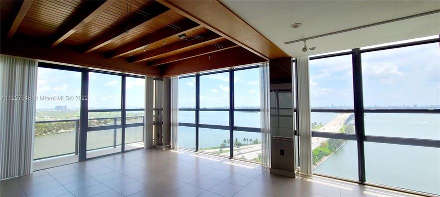 LOCATION, LOCATION LOCATION!!.Amazing panoramic views of the Bay and Miami Beach from this spectacular
2/2 corner unit in the 21st floor. Unit with higher ceilings than other units below T floor, beautiful open kitchen with
granite countertop and top of the line appliances. Property offers great amenities including outdoor pool, BBQ area,
tennis courts, fitness center, deli-store, fantastic lobby and more. Conveniently located near Midtown, Design
District, Downtown and easy access to Brickell Area, Miami Beach and MIA Airport.