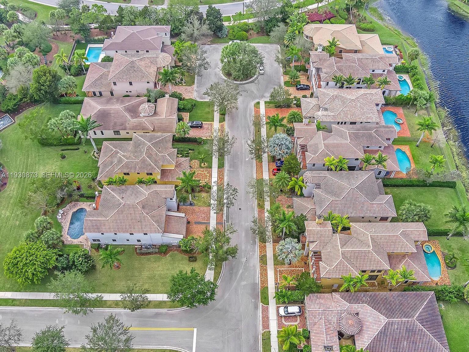 PARKLAND GOLF AND COUNTRY - Residential