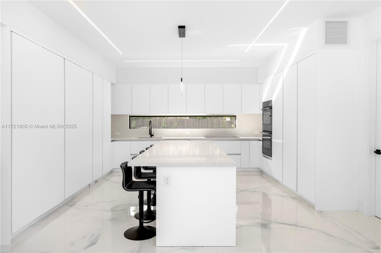 MITCHELL MANOR EXTEN - Residential