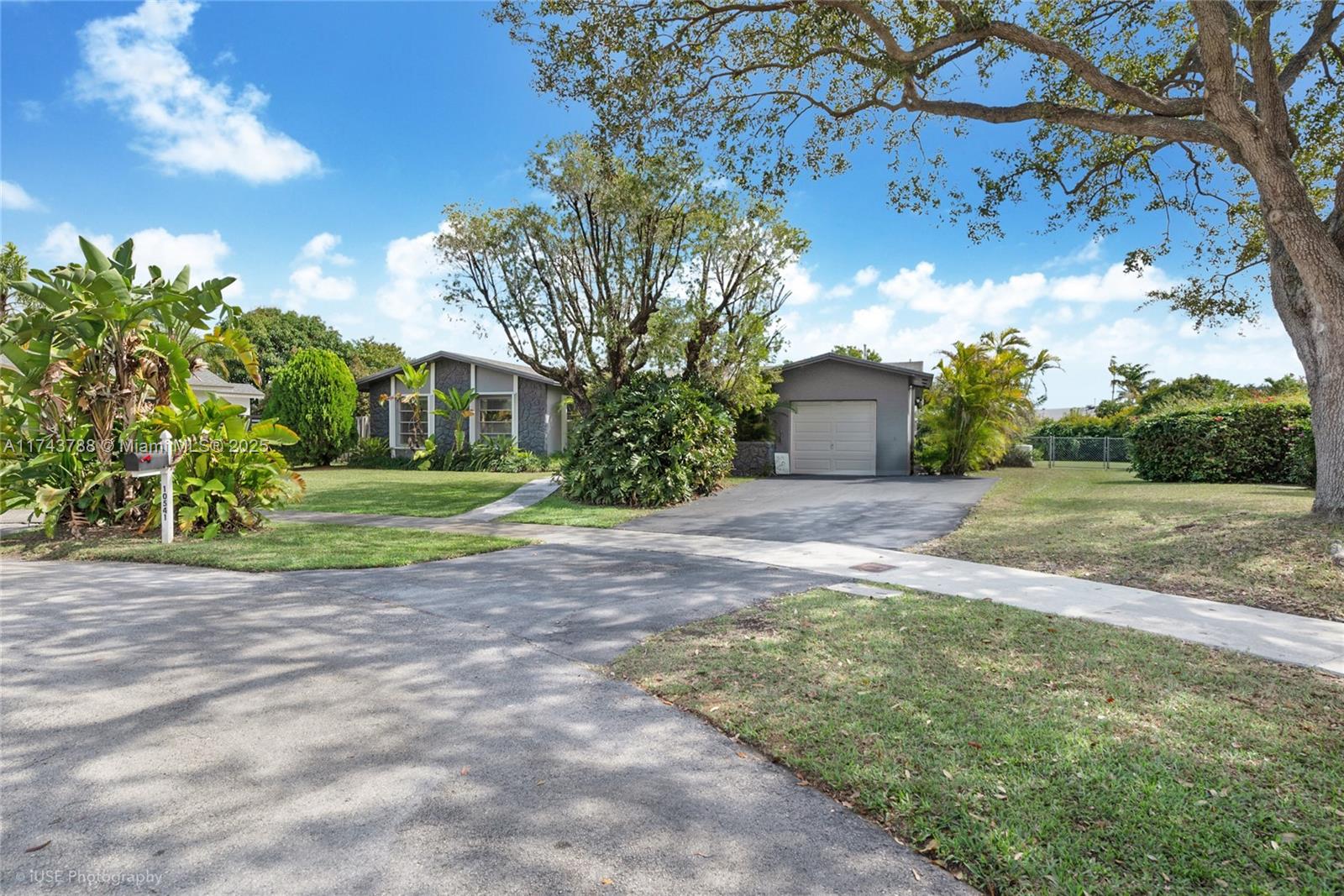 Property for Sale at 10541 Sw 123rd Ave, Miami, Broward County, Florida - Bedrooms: 4 
Bathrooms: 2  - $849,000