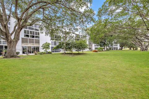 Tiny photo for 1038 Lyndhurst J #1038, Deerfield Beach, FL 33442 (MLS # A12005541)