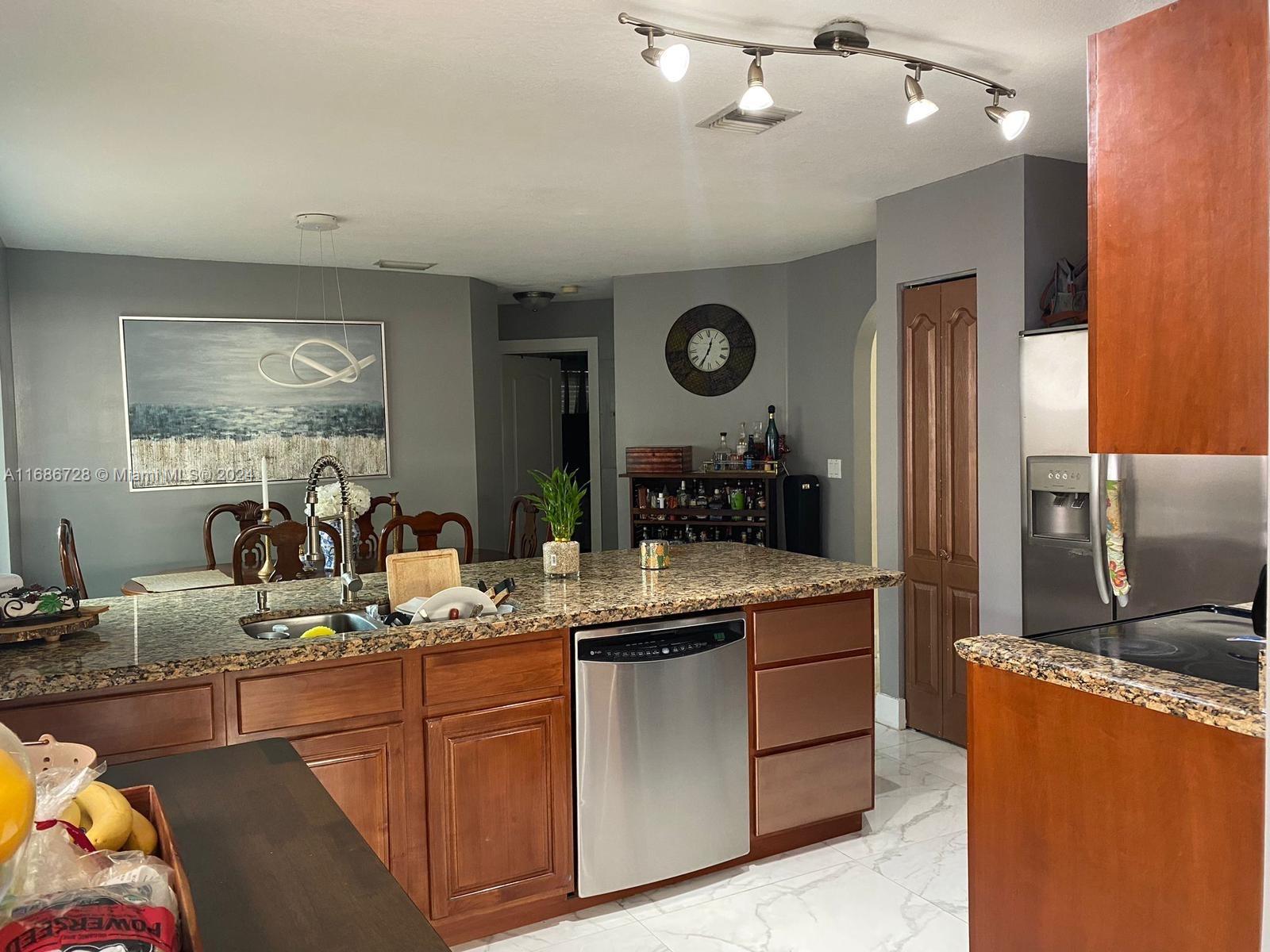 LAKES BY THE BAY SEC 8 - Residential Lease
