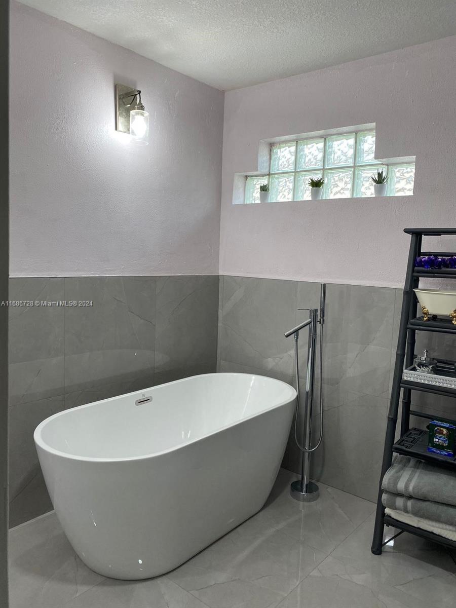 LAKES BY THE BAY SEC 8 - Residential Lease