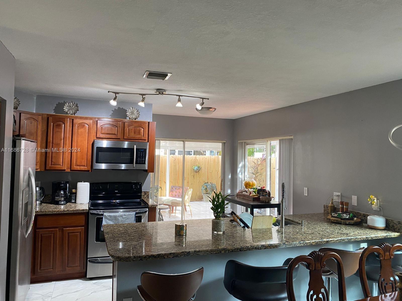 LAKES BY THE BAY SEC 8 - Residential Lease