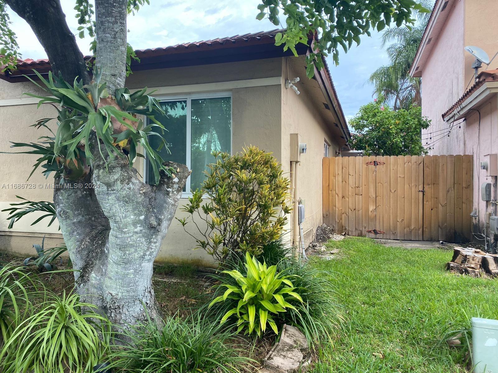 LAKES BY THE BAY SEC 8 - Residential Lease