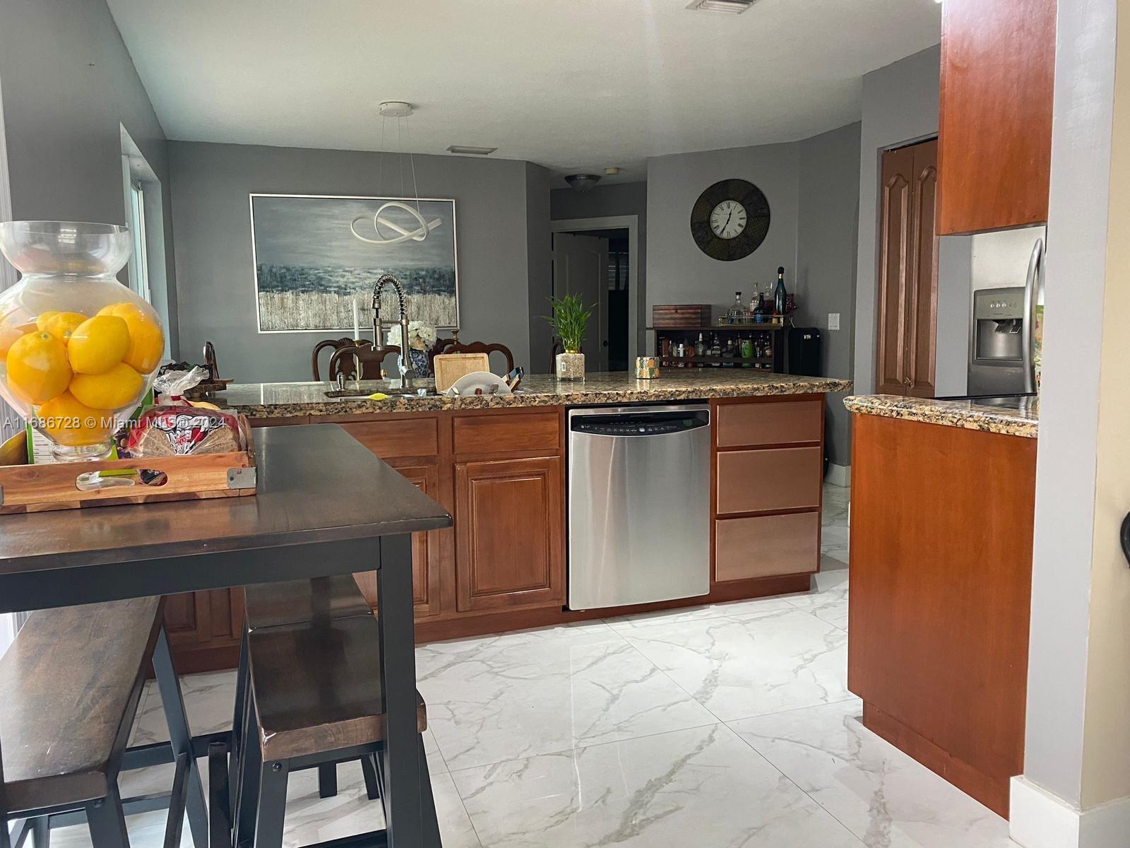 LAKES BY THE BAY SEC 8 - Residential Lease