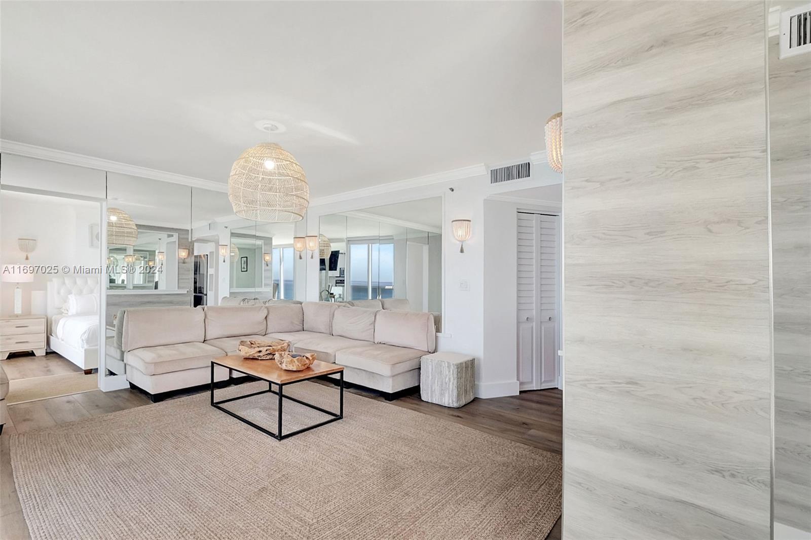 2401 Collins Ave 1902