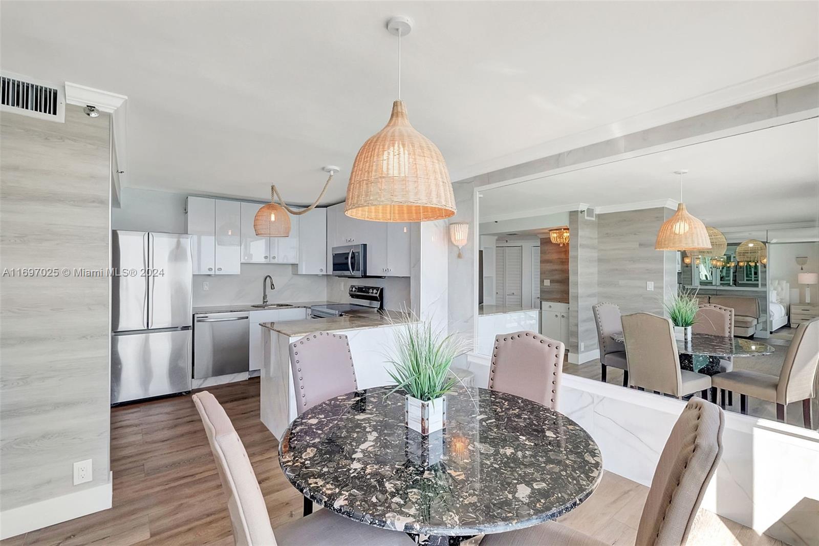 2401 Collins Ave 1902