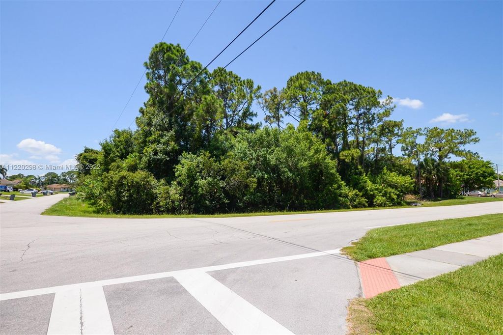 Photo of 2102 SW Del Rio Blvd, Port Saint Lucie, FL 34953 (MLS # A11220298)