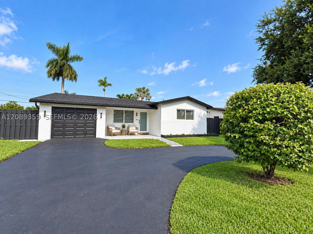 Photo of 401 S Highland Dr, Hollywood, FL 33021 (MLS # A12089359)