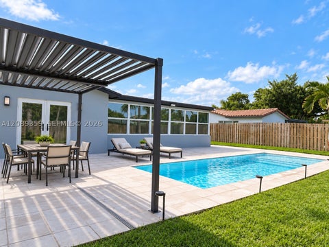 Photo of 401 S Highland Dr, Hollywood, FL 33021 (MLS # A12089359)