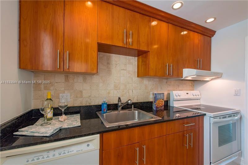 2420 SE 17th Cswy 404C