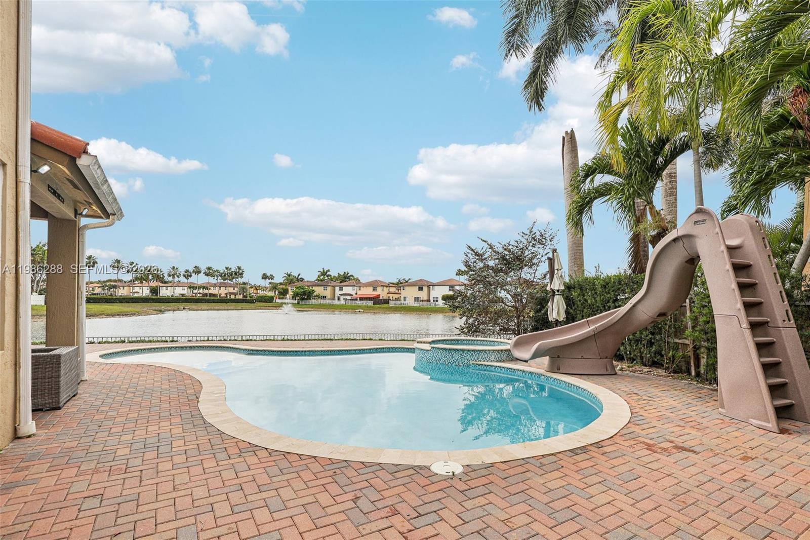 DORAL ISLES NORTH SEC ONE - Residential