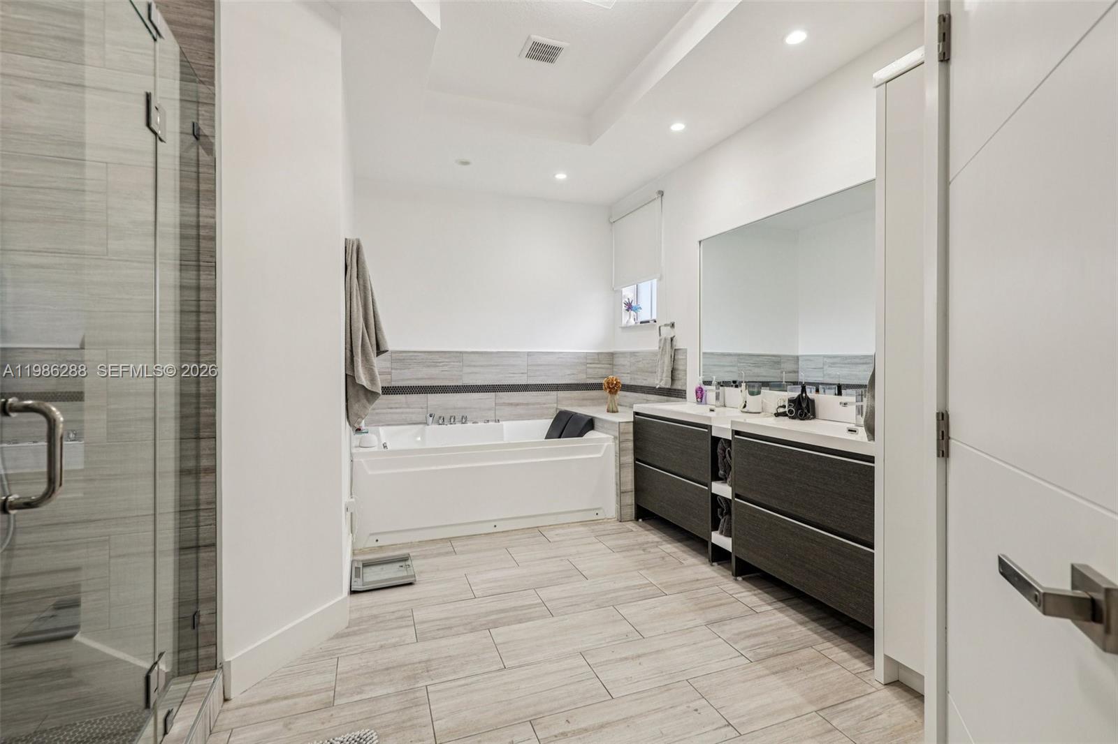 DORAL ISLES NORTH SEC ONE - Residential