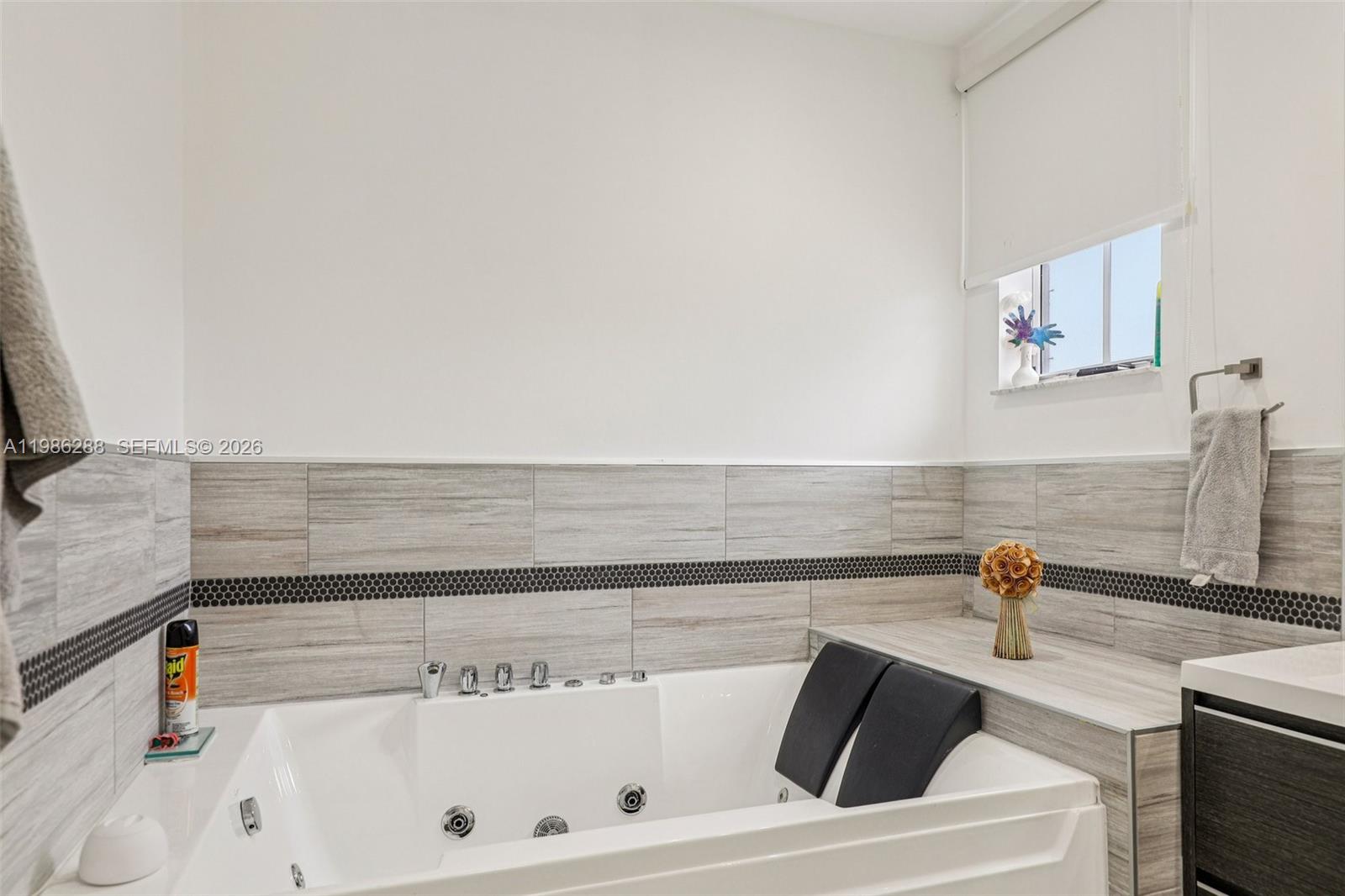 DORAL ISLES NORTH SEC ONE - Residential