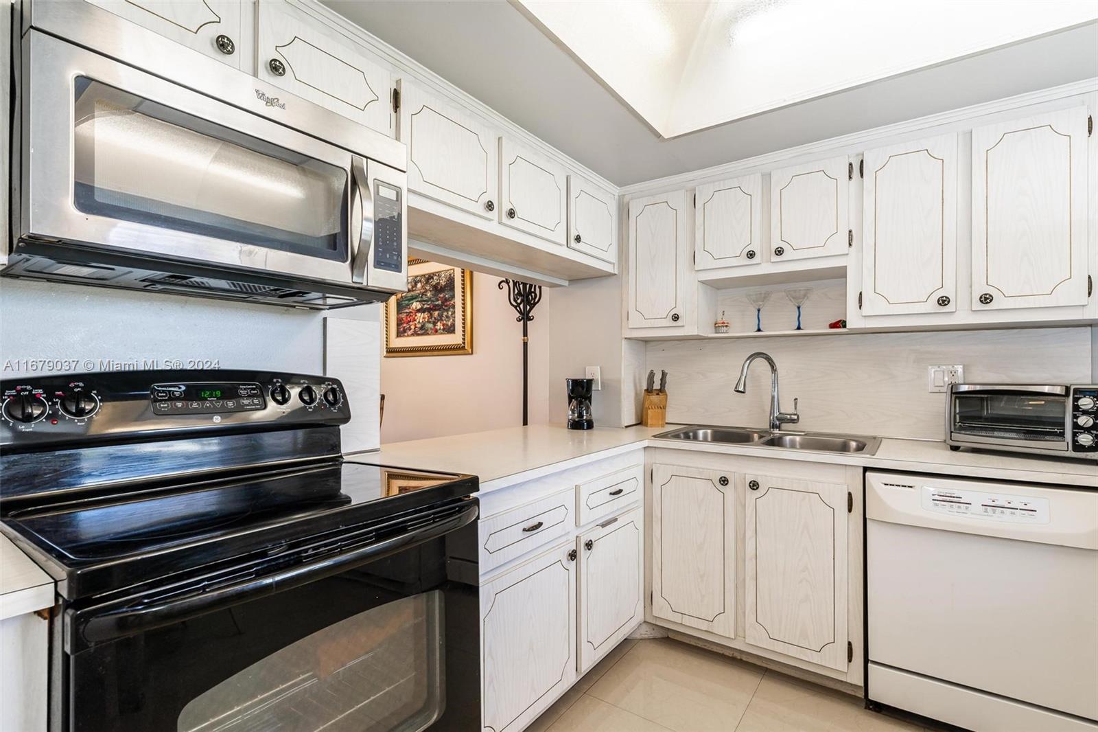 SANDALFOOT SOUTH THREE CO - Residential Lease
