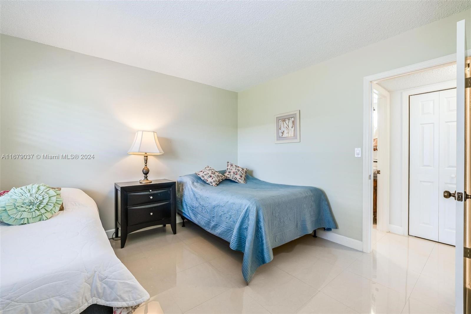 SANDALFOOT SOUTH THREE CO - Residential Lease