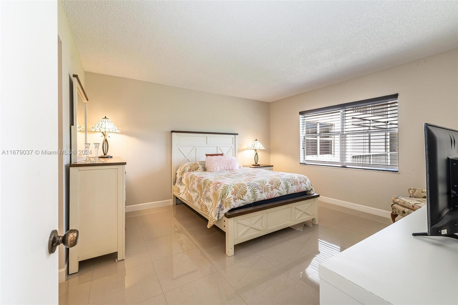 SANDALFOOT SOUTH THREE CO - Residential Lease