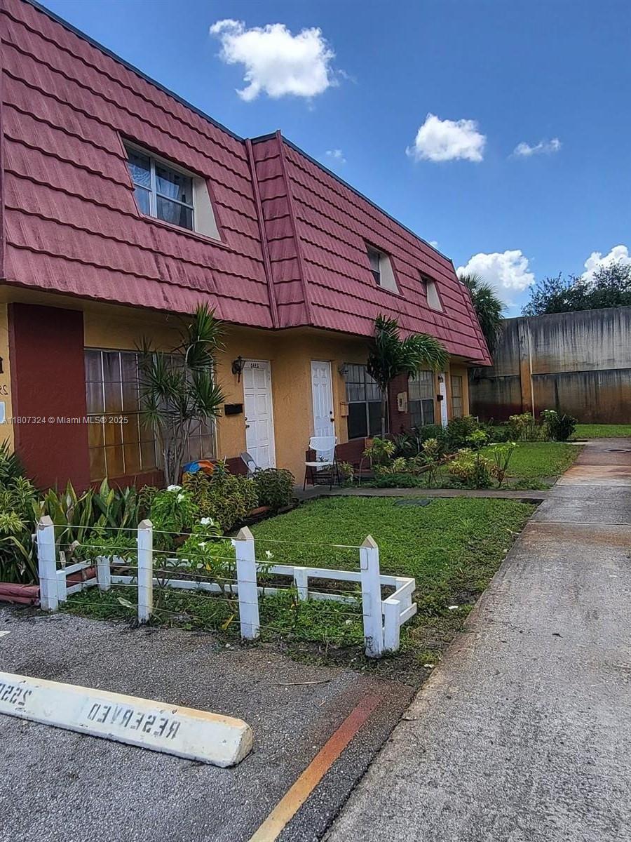 Rental Property at 2500 Nw 52nd Ave A23, Lauderhill, Miami-Dade County, Florida - Bedrooms: 2 
Bathrooms: 2  - $1,900 MO.