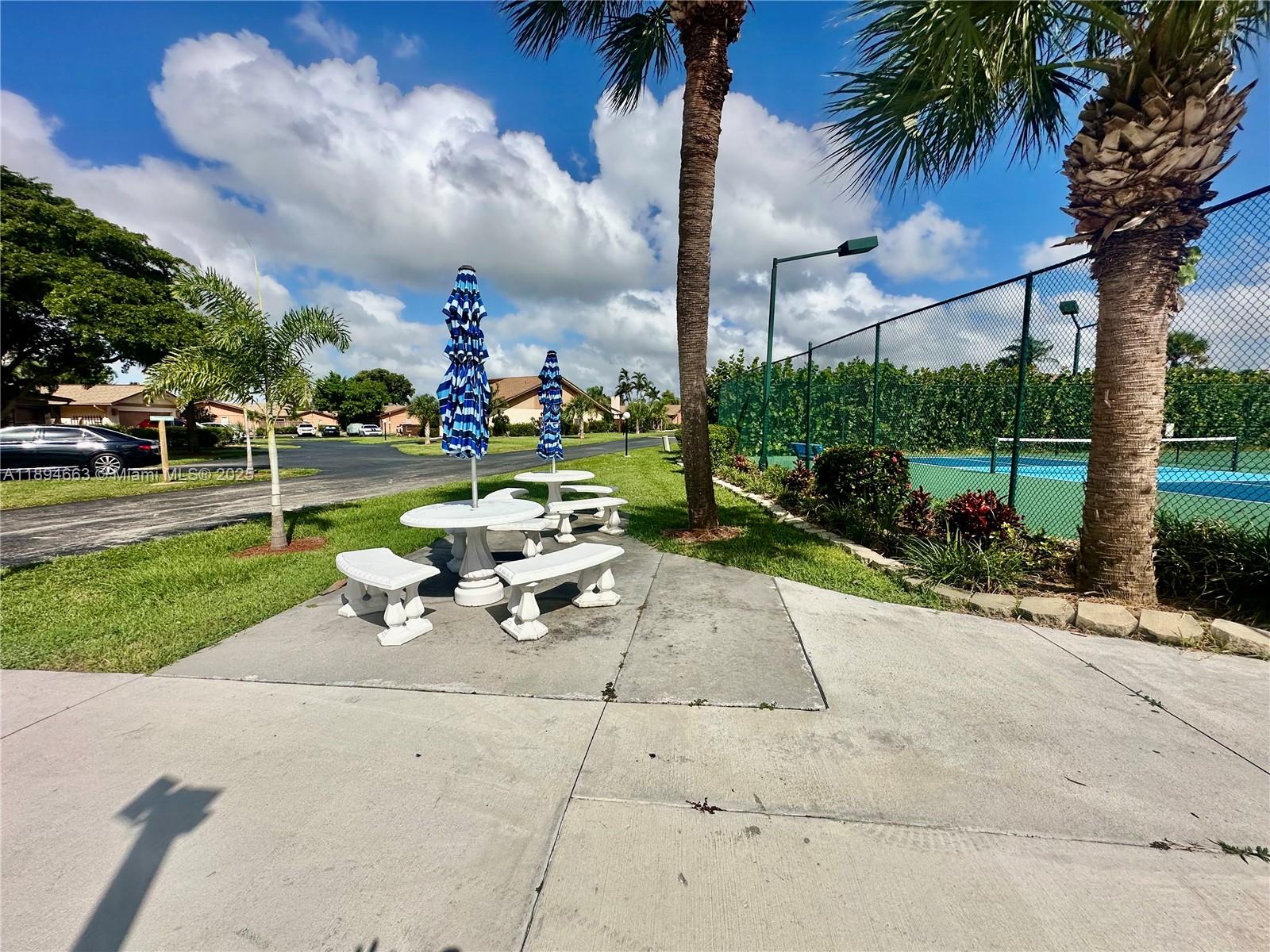 ROYAL WOODS - Residential