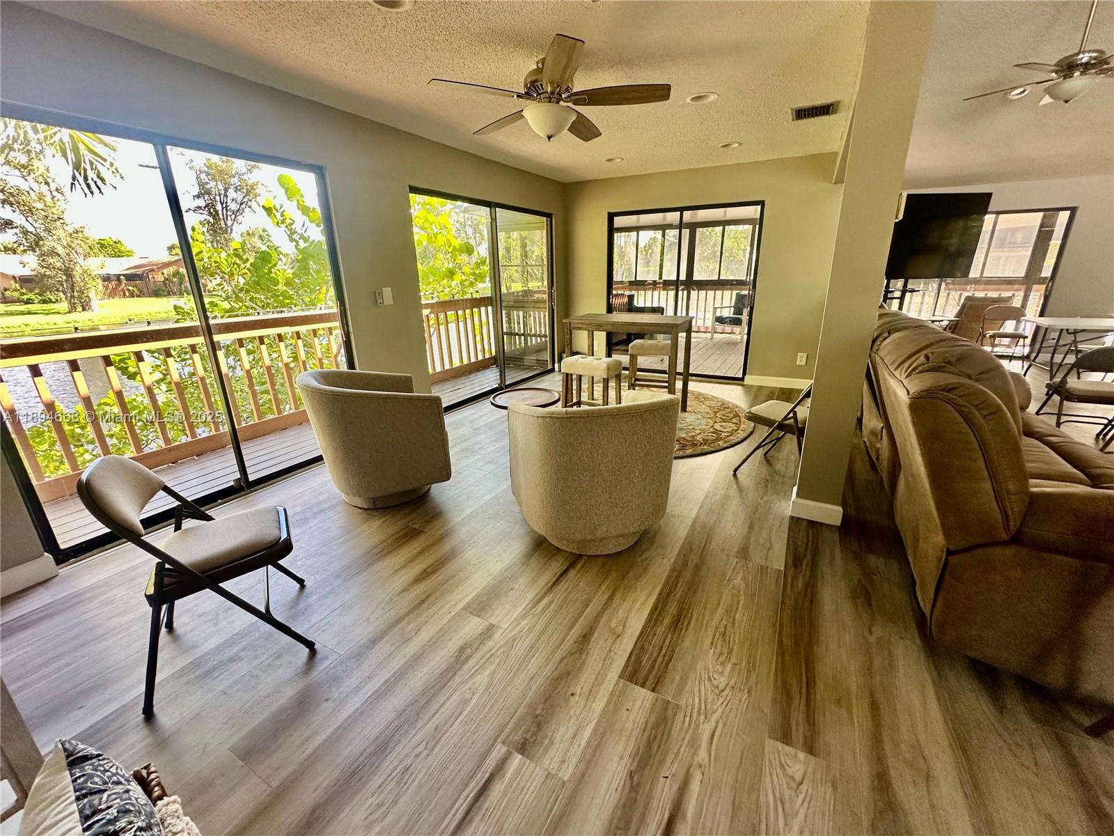 ROYAL WOODS - Residential