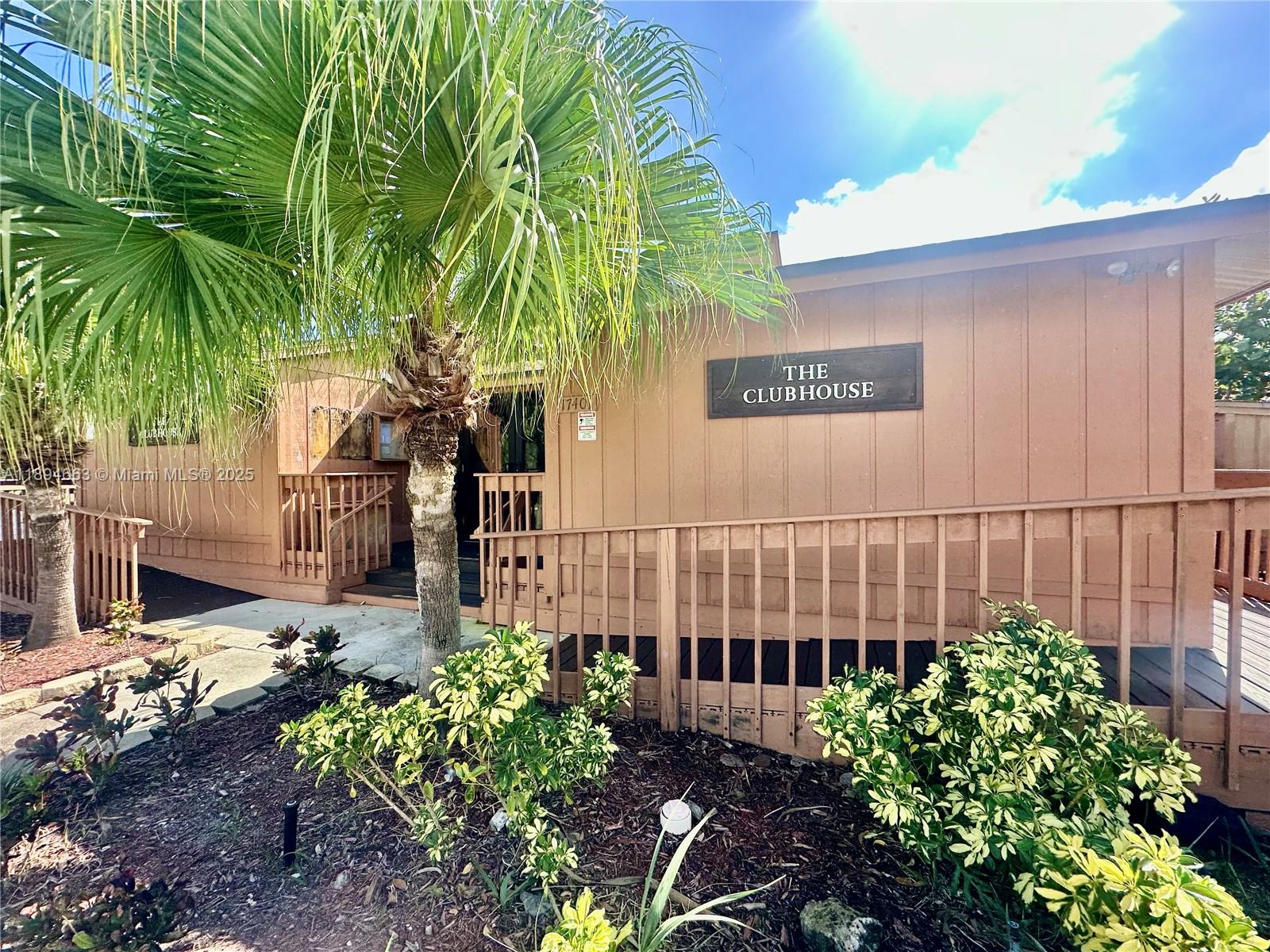 ROYAL WOODS - Residential