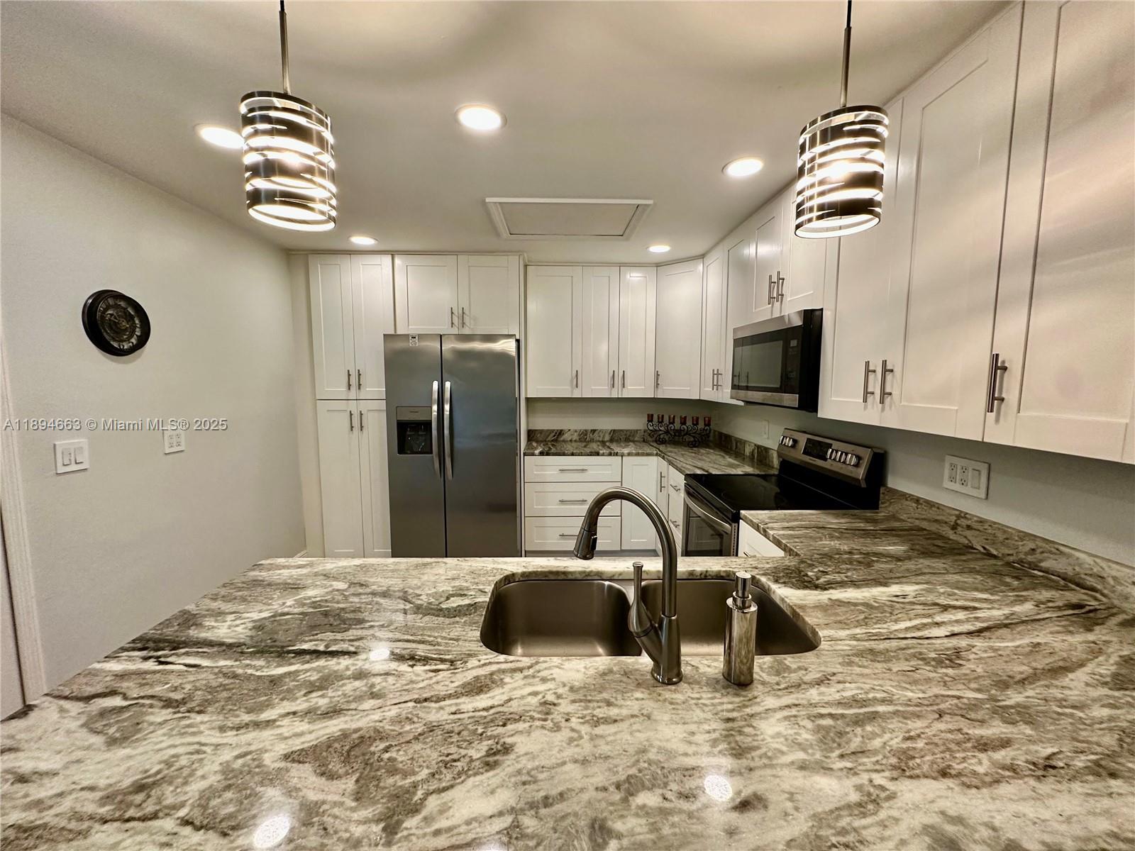 ROYAL WOODS - Residential