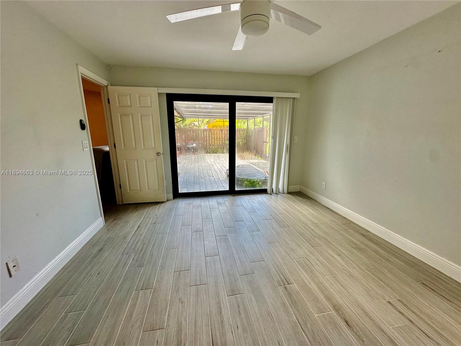 ROYAL WOODS - Residential