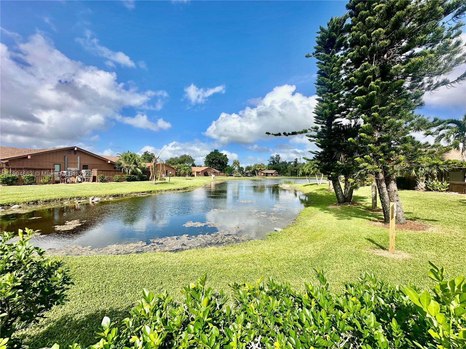 ROYAL WOODS - Residential