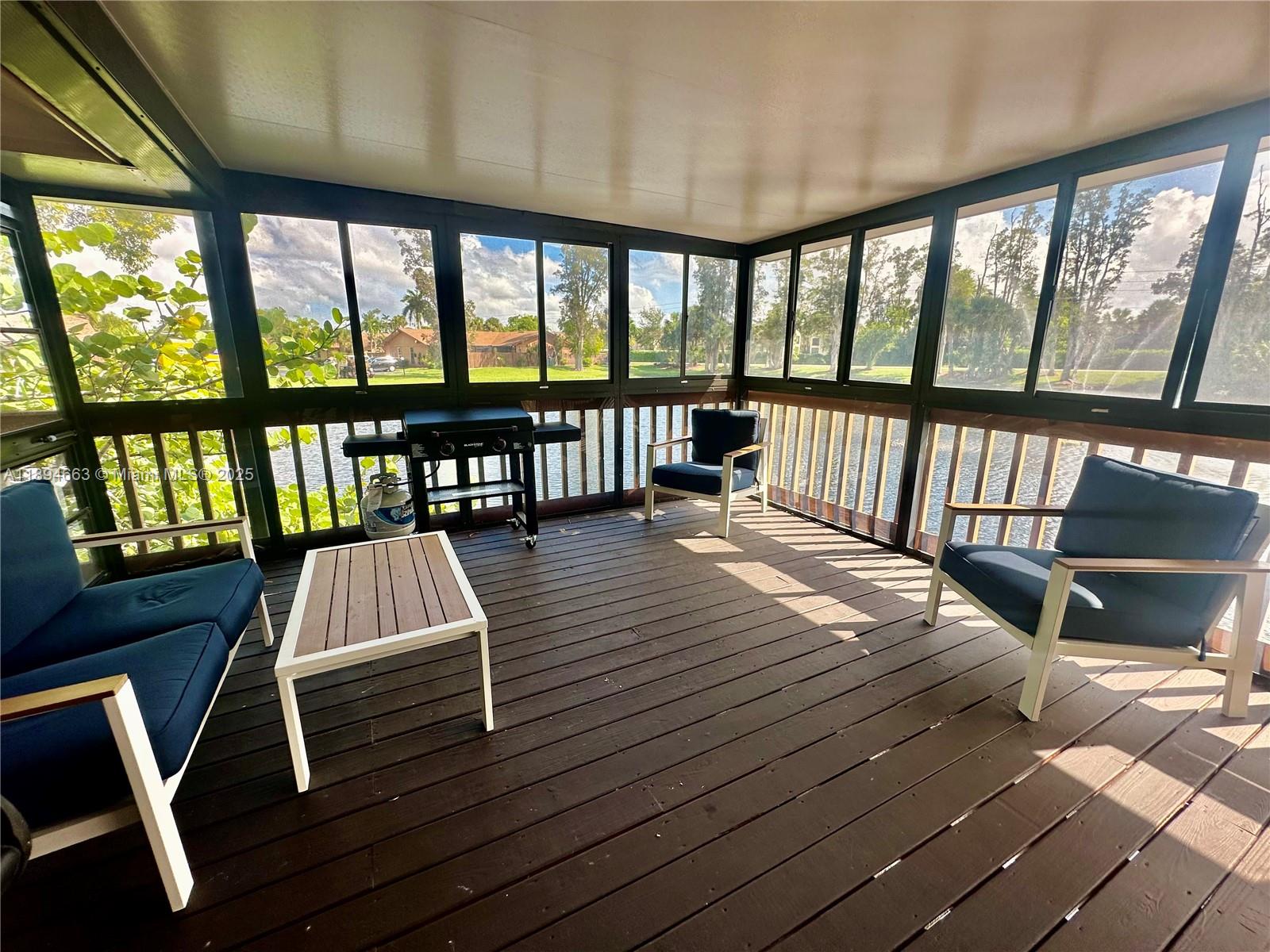 ROYAL WOODS - Residential