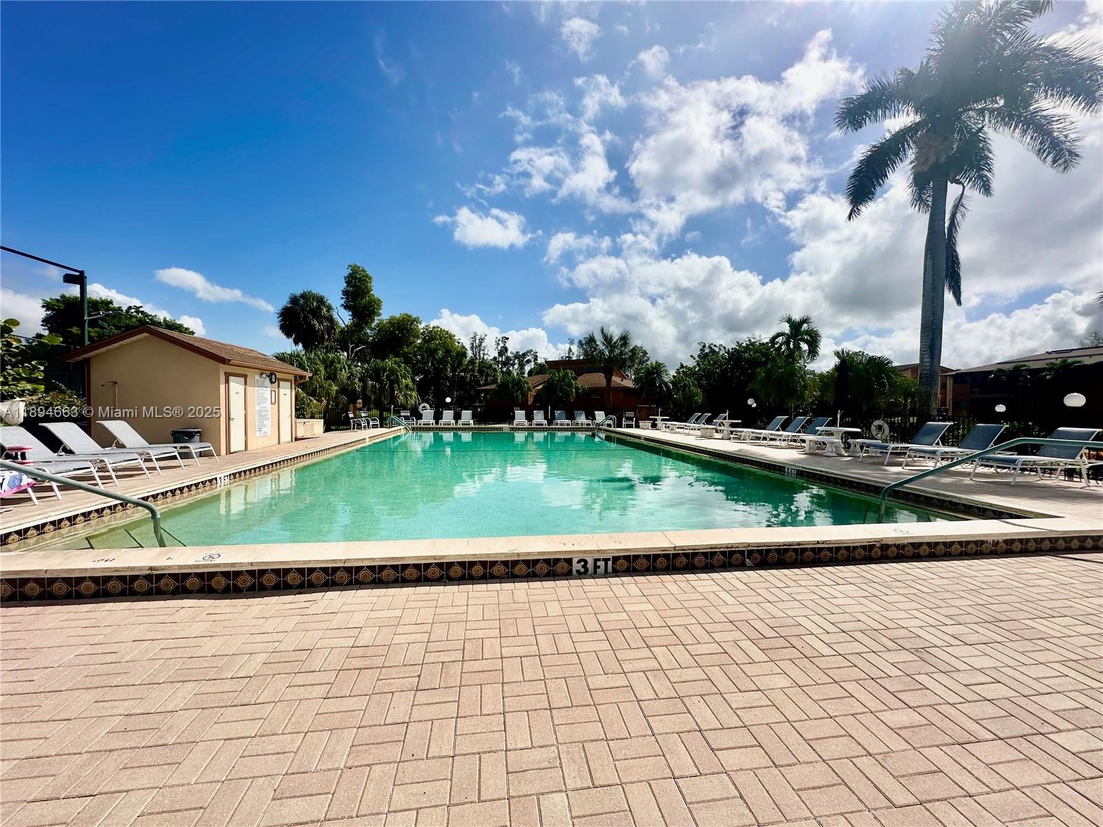 ROYAL WOODS - Residential