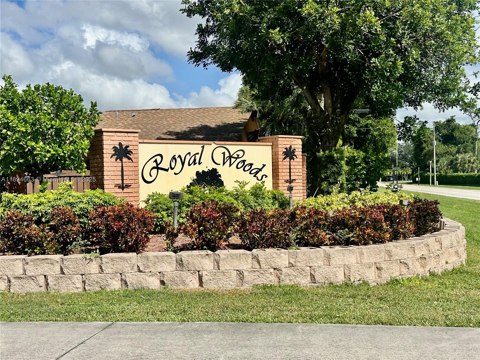 ROYAL WOODS - Residential