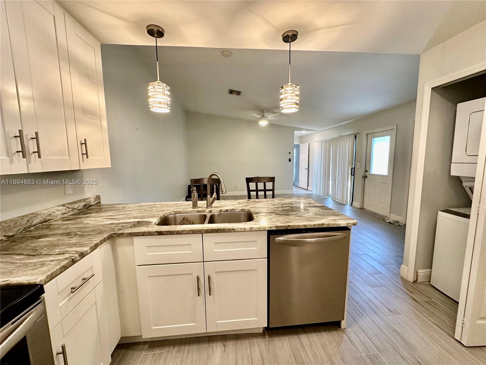 ROYAL WOODS - Residential