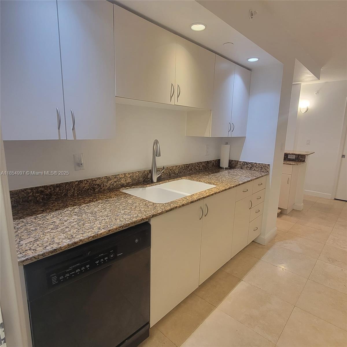 THE COLLINS CONDO - Residential