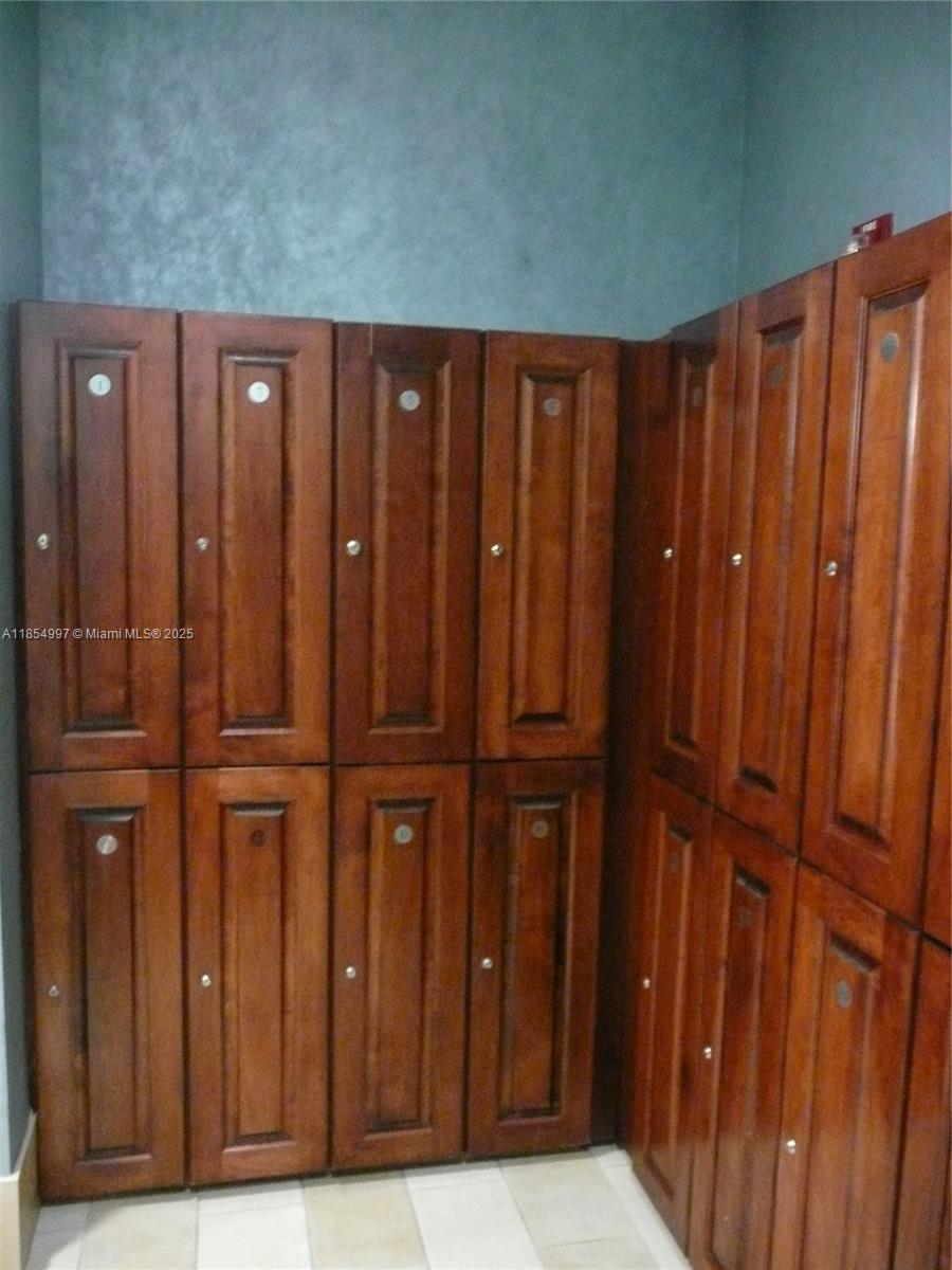 THE COLLINS CONDO - Residential