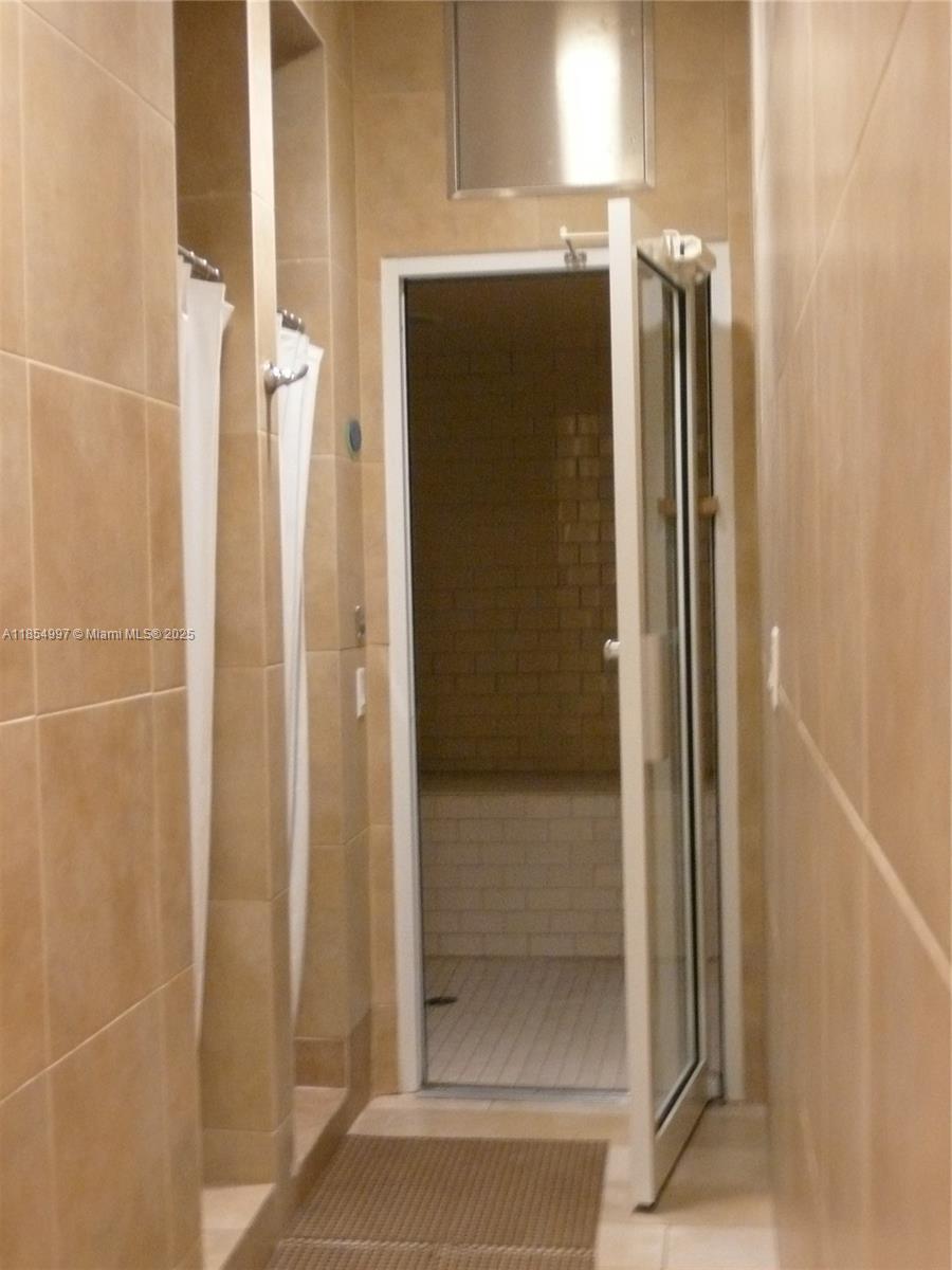 THE COLLINS CONDO - Residential