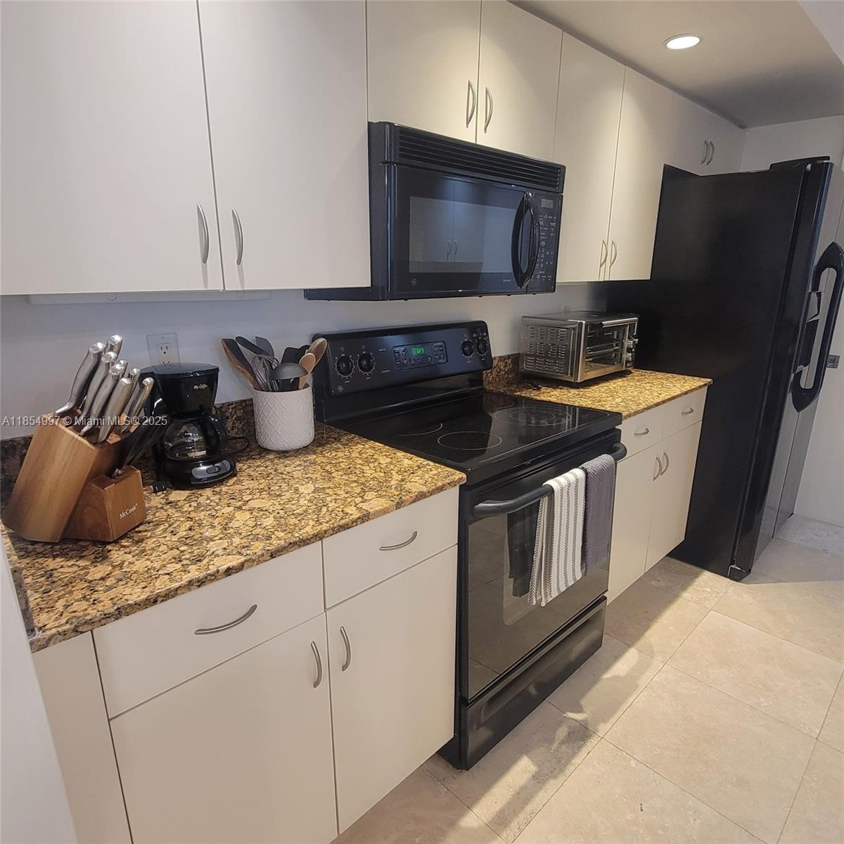 6917 Collins Ave 408