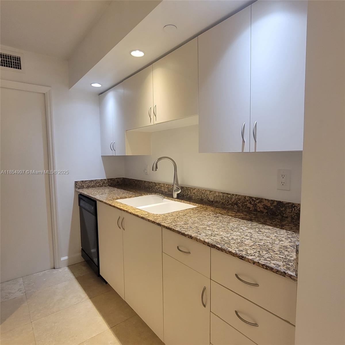 6917 Collins Ave 408